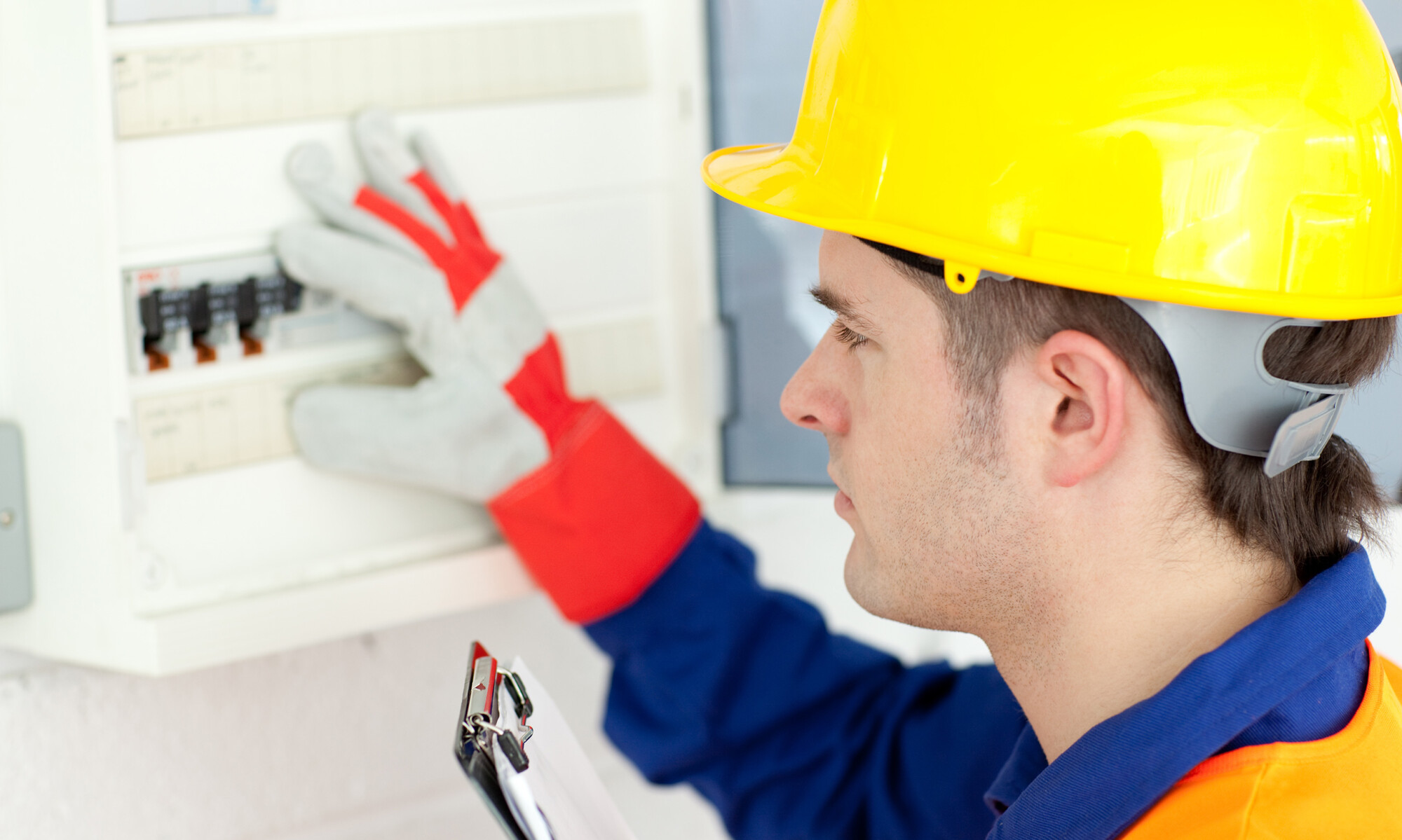 Control Casa, impianti elettrici e domotica, impianti domotici, riparazioni, manutenzione, provincia di Varese. Elettricista a Varese, Cairate, Busto Arsizio, Gallarate, Tradate, Cassano Magnago, Fagnano Olona, Cardano al Campo, Locate Varesino, Mozzate, Castiglione Olona, Lonate Ceppino, Solbiate Olona, Gornate-Olona, Morazzone, Lozza, Legnano, Olgiate Olona, Jerago con Orago, Cavaria con Premezzo, Carnago, Oggiona con Santo Stefano, Sumirago, Gorla Minore, Gorla Maggiore, Marnate, Cislago, Venegono Superiore, Venegono Inferiore, Lonate Pozzolo e paesi limitrofi.